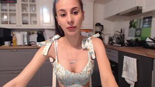 Whats_her_name 2021-Jun-08 webcam show. Duration 00:21:35 - CamShows.tv