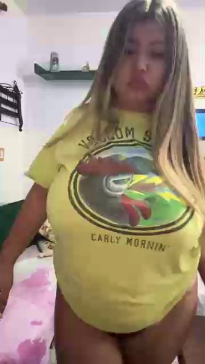 Rubia_curvy